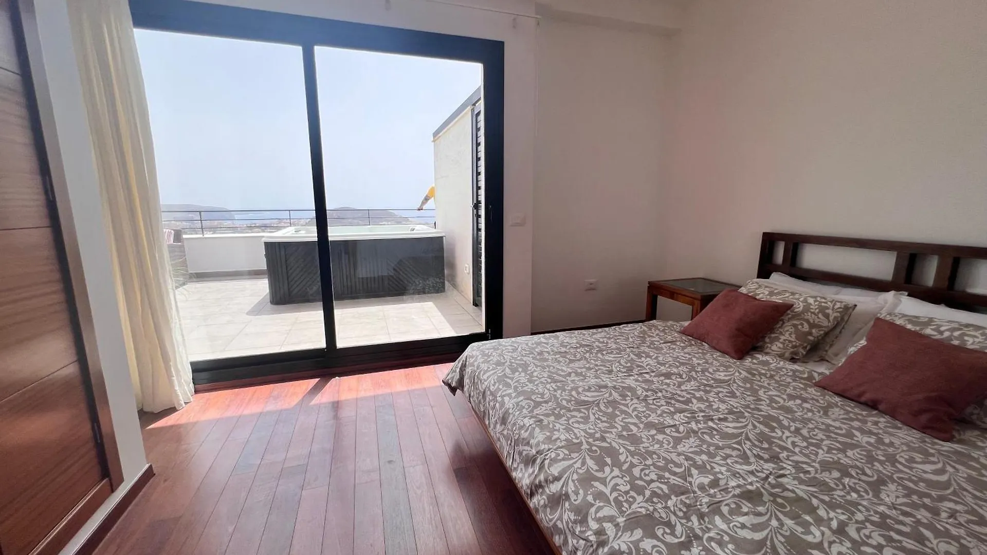 Oceanview Apartment With Jacuzzi Playa de las Americas  Spain
