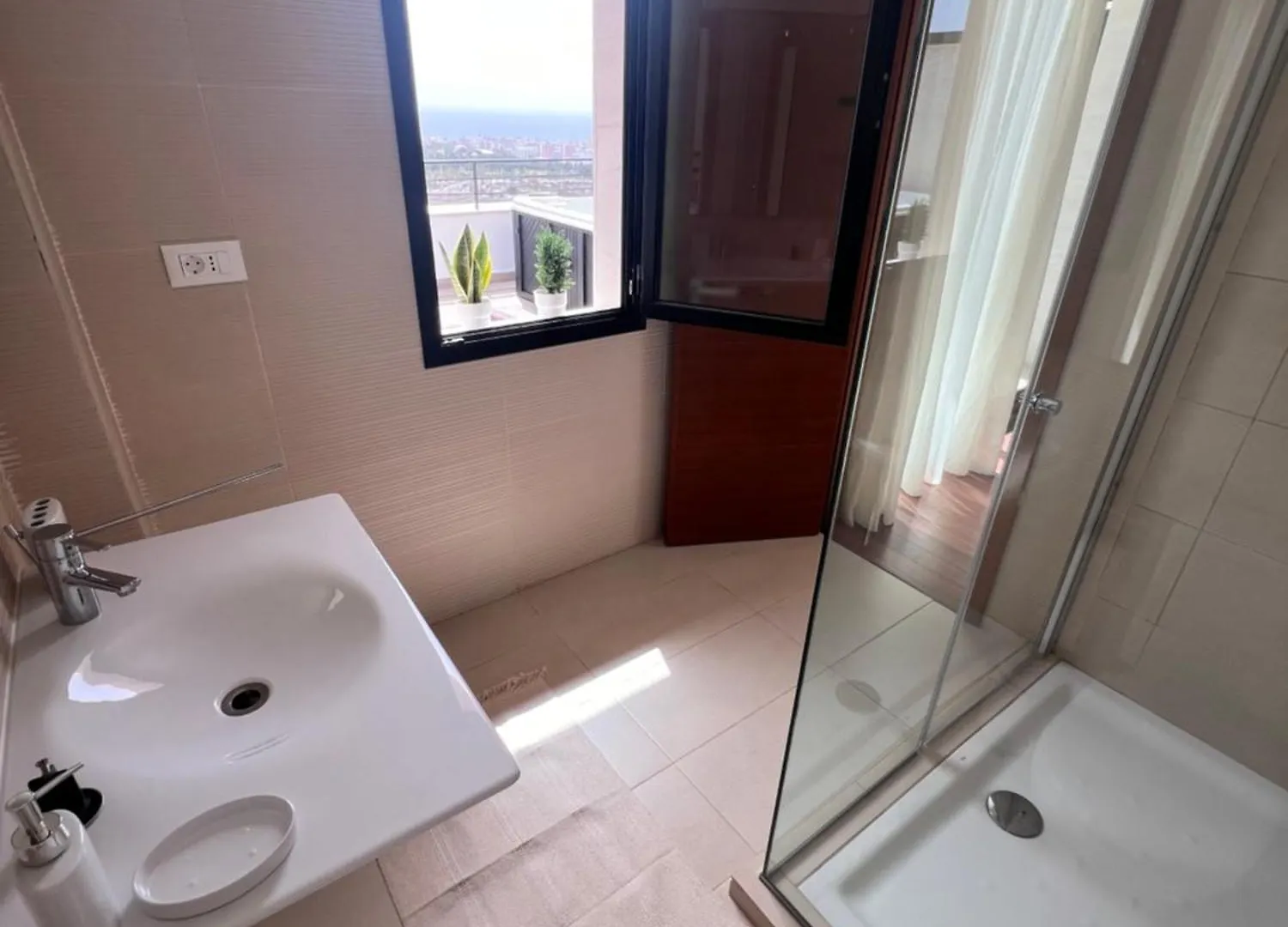 Oceanview Apartment With Jacuzzi Playa de las Americas  Spain