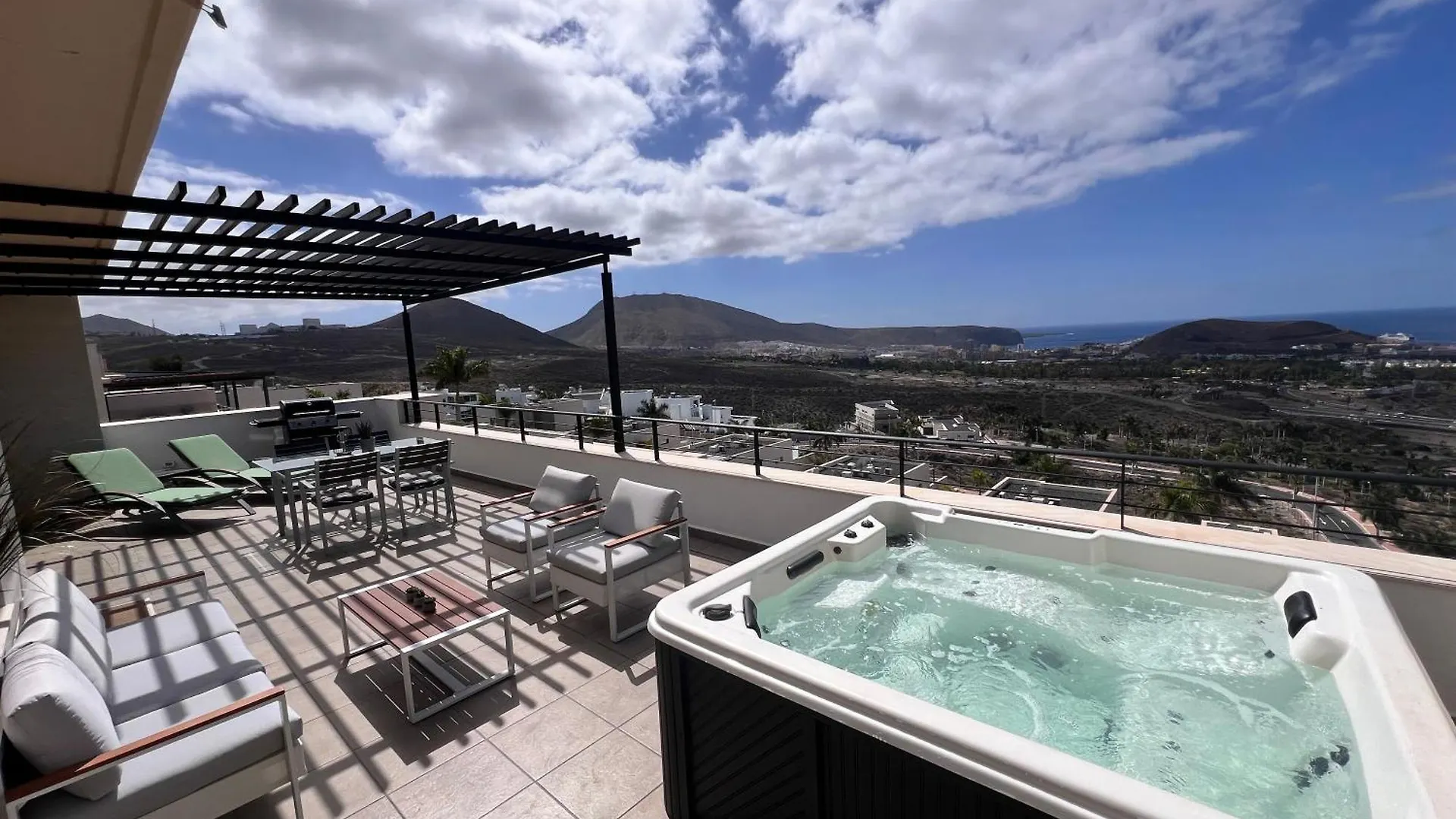 Oceanview Apartment With Jacuzzi Playa de las Americas
