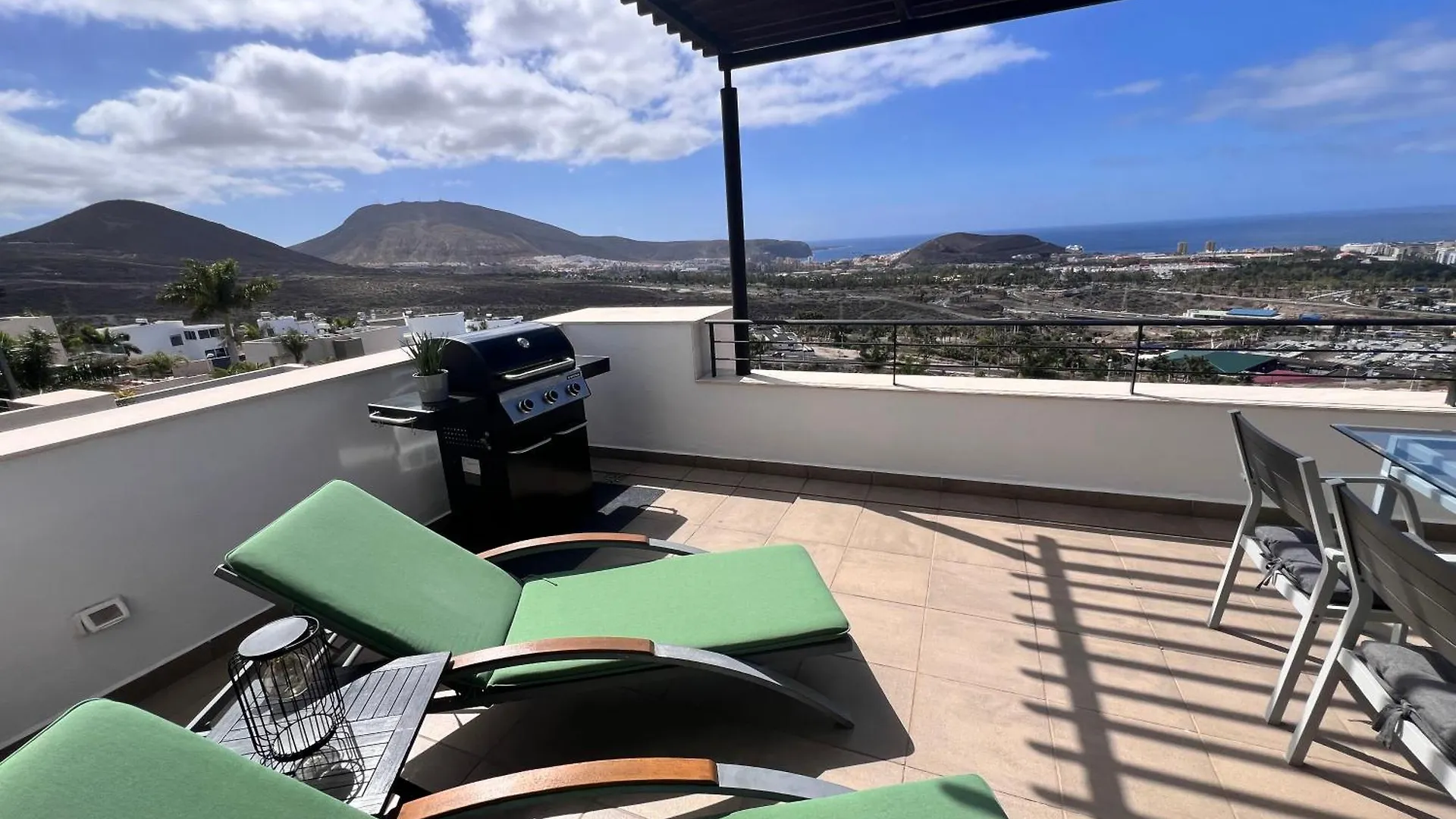Oceanview Apartment With Jacuzzi Playa de las Americas  Spain
