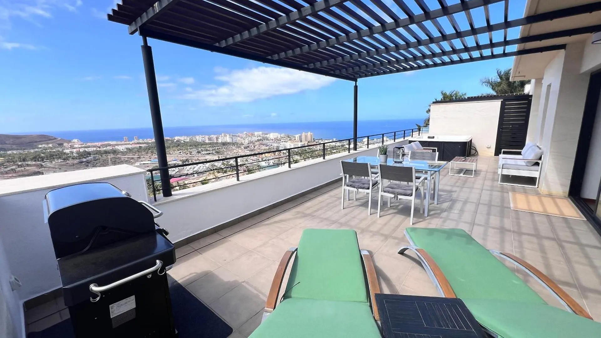 Oceanview Apartment With Jacuzzi Playa de las Americas